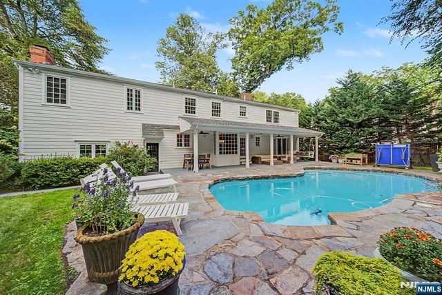 22 Birchwood Place, Tenafly, NJ 07670