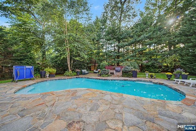 22 Birchwood Place, Tenafly, NJ 07670