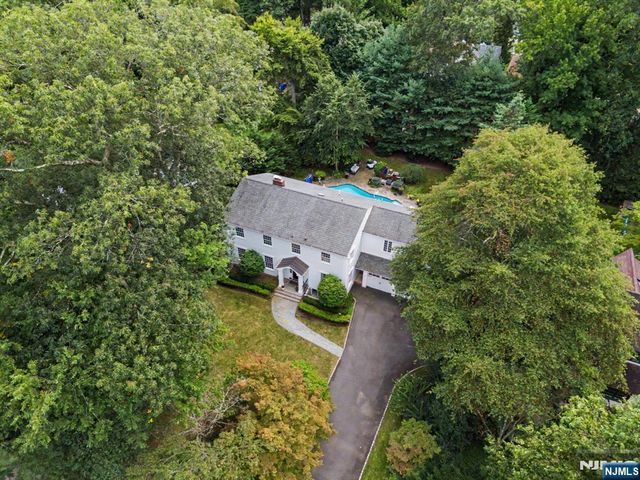 22 Birchwood Place, Tenafly, NJ 07670