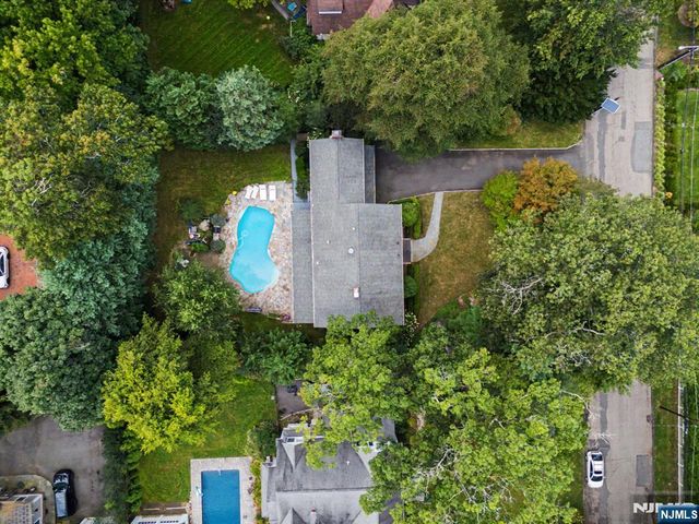 22 Birchwood Place, Tenafly, NJ 07670