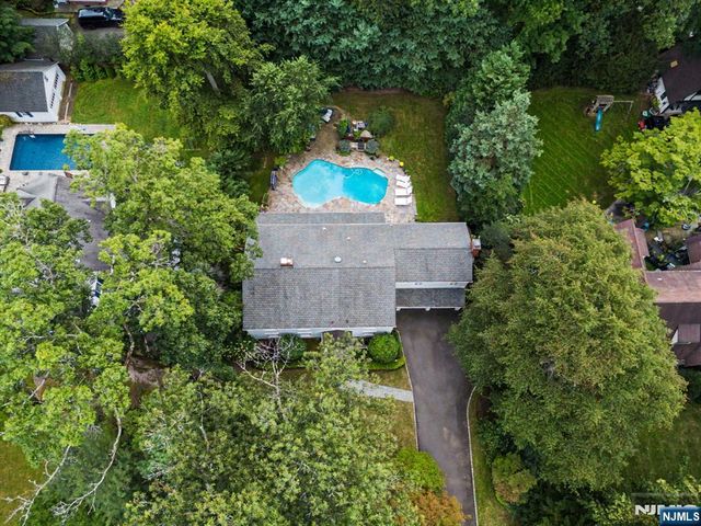 22 Birchwood Place, Tenafly, NJ 07670