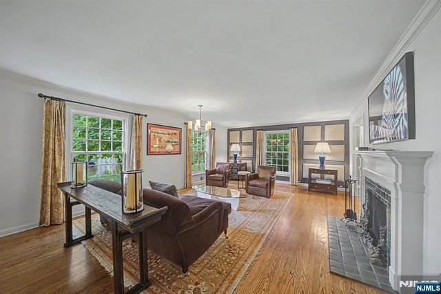 22 Birchwood Place, Tenafly, NJ 07670