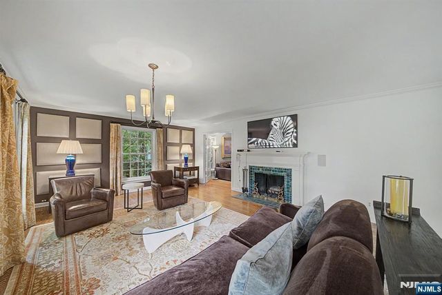 22 Birchwood Place, Tenafly, NJ 07670