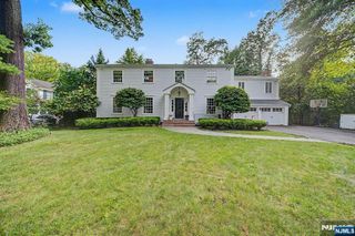 22 Birchwood Place, Tenafly, NJ 07670