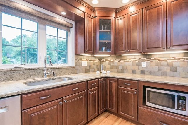 42 Elizabeth Cir, Longmeadow, MA 01106