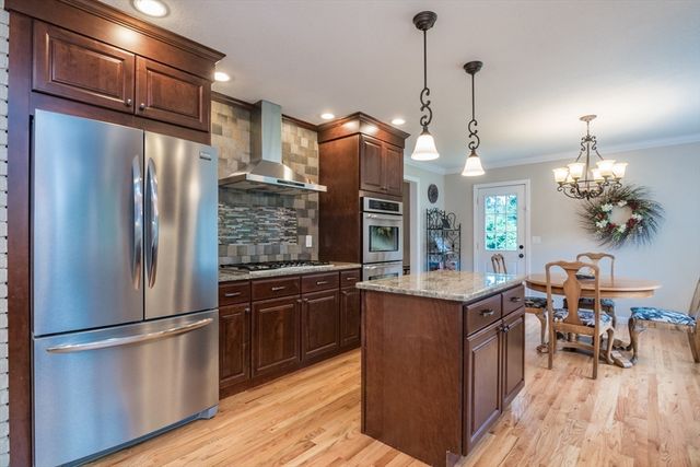 42 Elizabeth Cir, Longmeadow, MA 01106