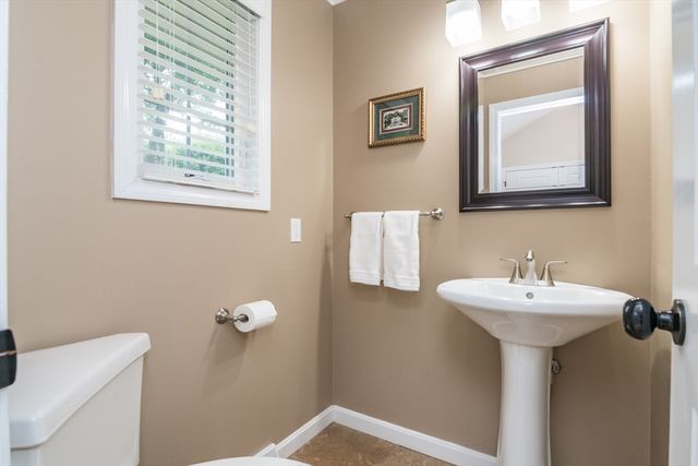 42 Elizabeth Cir, Longmeadow, MA 01106