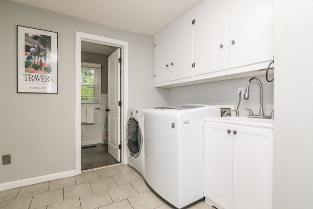 42 Elizabeth Cir, Longmeadow, MA 01106
