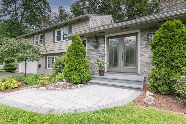 42 Elizabeth Cir, Longmeadow, MA 01106
