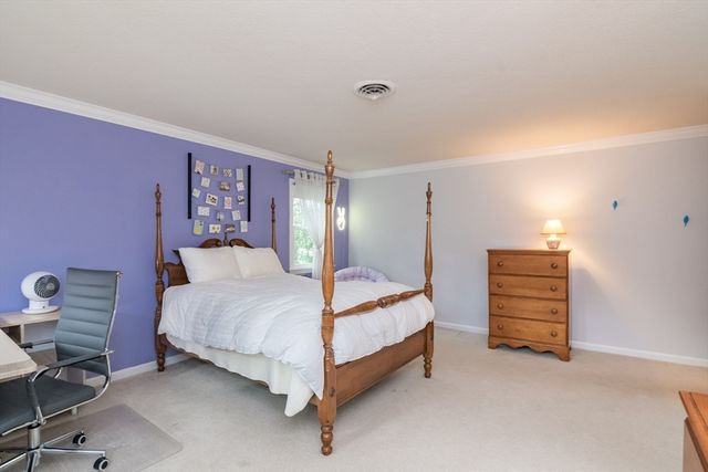 42 Elizabeth Cir, Longmeadow, MA 01106