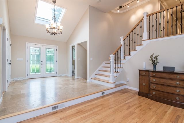 42 Elizabeth Cir, Longmeadow, MA 01106