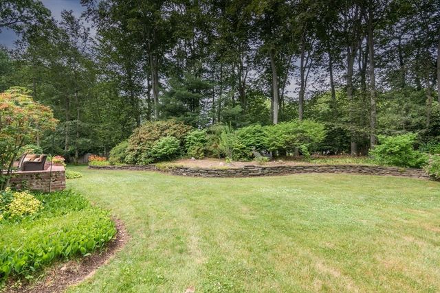 42 Elizabeth Cir, Longmeadow, MA 01106