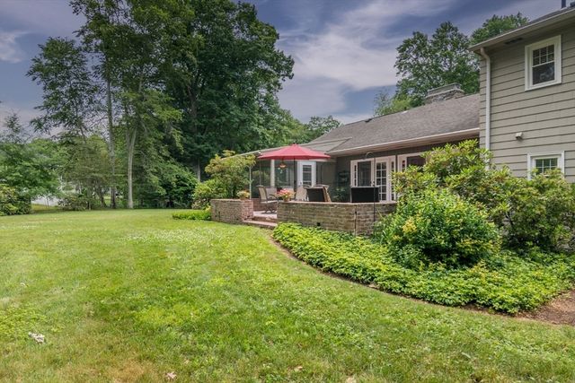 42 Elizabeth Cir, Longmeadow, MA 01106