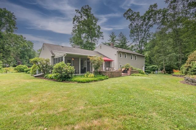 42 Elizabeth Cir, Longmeadow, MA 01106