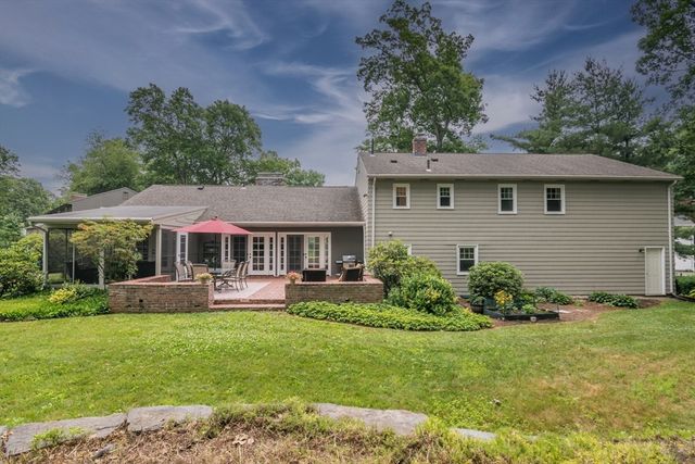 42 Elizabeth Cir, Longmeadow, MA 01106