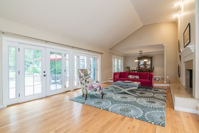 42 Elizabeth Cir, Longmeadow, MA 01106