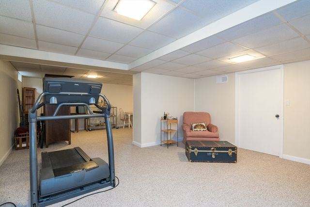 42 Elizabeth Cir, Longmeadow, MA 01106