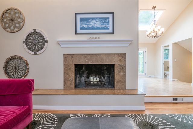 42 Elizabeth Cir, Longmeadow, MA 01106