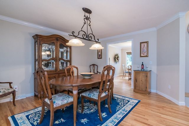 42 Elizabeth Cir, Longmeadow, MA 01106
