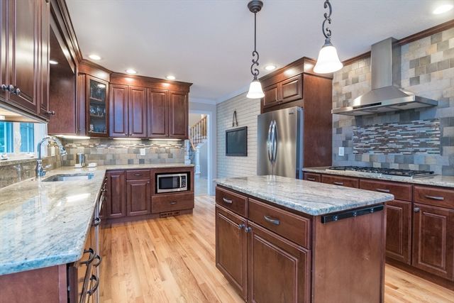 42 Elizabeth Cir, Longmeadow, MA 01106