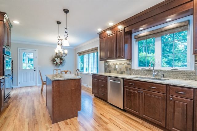 42 Elizabeth Cir, Longmeadow, MA 01106