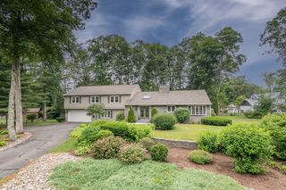 42 Elizabeth Cir, Longmeadow, MA 01106