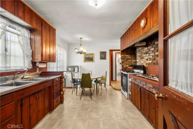 10514 Penrose, Sun Valley, CA 91352