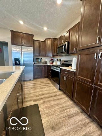 956 Ridge Rock Lane, Bargersville, IN 46106