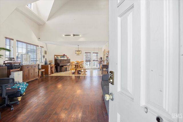 8812 Nipa Avenue, California City, CA 93505