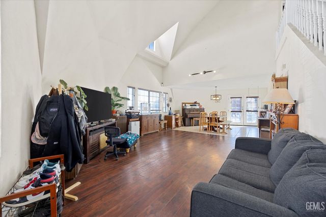 8812 Nipa Avenue, California City, CA 93505