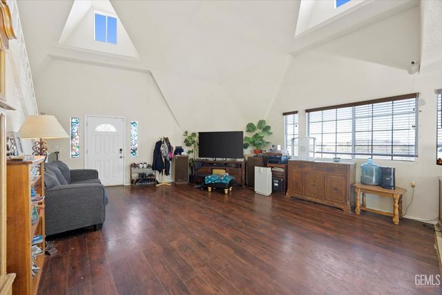 8812 Nipa Avenue, California City, CA 93505