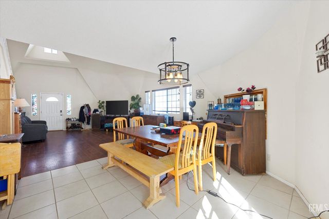 8812 Nipa Avenue, California City, CA 93505