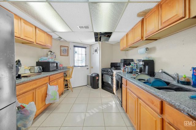 8812 Nipa Avenue, California City, CA 93505