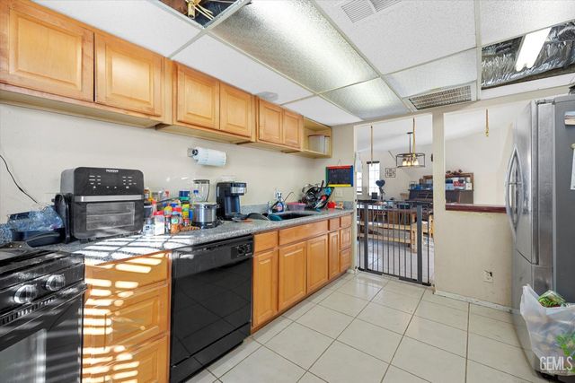 8812 Nipa Avenue, California City, CA 93505