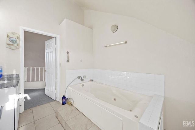 8812 Nipa Avenue, California City, CA 93505