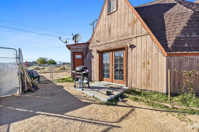 8812 Nipa Avenue, California City, CA 93505