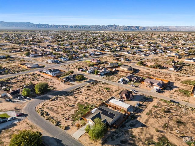 8812 Nipa Avenue, California City, CA 93505