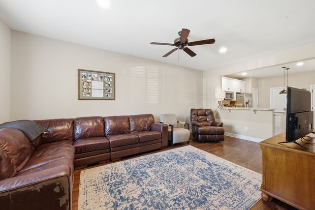 525 Harpeth Park Dr, Nashville, TN 37221