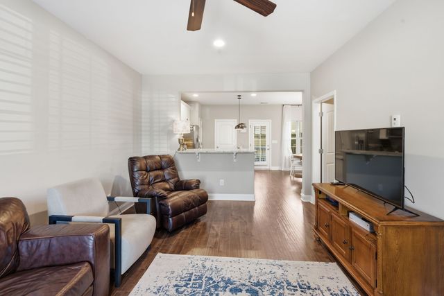 525 Harpeth Park Dr, Nashville, TN 37221