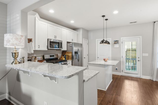 525 Harpeth Park Dr, Nashville, TN 37221