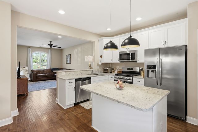 525 Harpeth Park Dr, Nashville, TN 37221