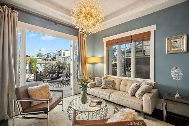713 Larkspur Avenue, Corona Del Mar, CA 92625