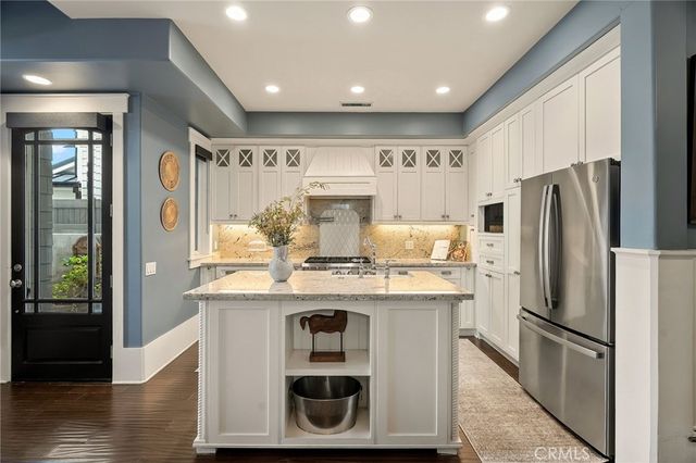 713 Larkspur Avenue, Corona Del Mar, CA 92625
