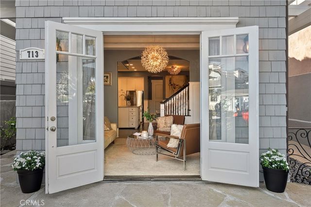 713 Larkspur Avenue, Corona Del Mar, CA 92625