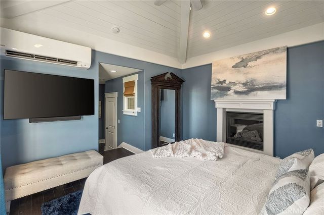 713 Larkspur Avenue, Corona Del Mar, CA 92625