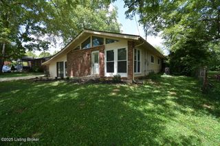 708 Lakeview Ave, La Grange, KY 40031