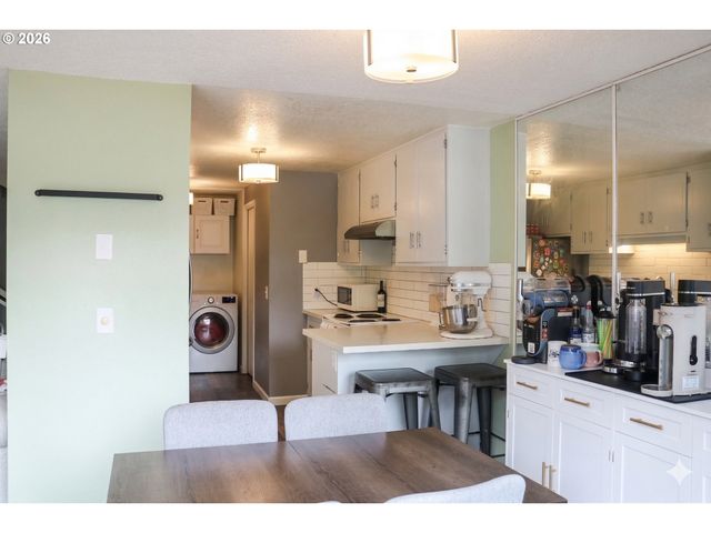 2646 WOODSTONE Pl, Eugene, OR 97405