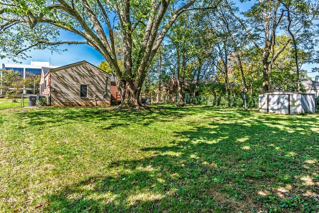 2224 Harrodsburg Road, Lexington, KY 40503