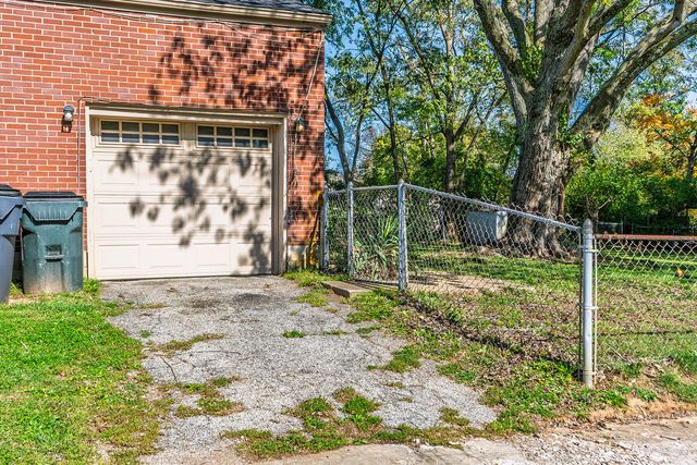 2224 Harrodsburg Road, Lexington, KY 40503