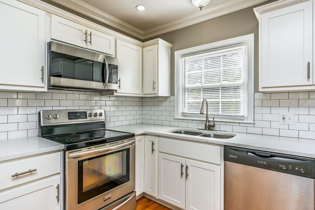 2224 Harrodsburg Road, Lexington, KY 40503